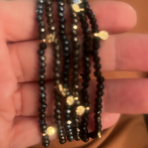 Tiny glass beaded, black and gold stretch bracelet - Picture 2 of 3